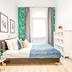 Central And Cozy - In Vivid Neighbourhood