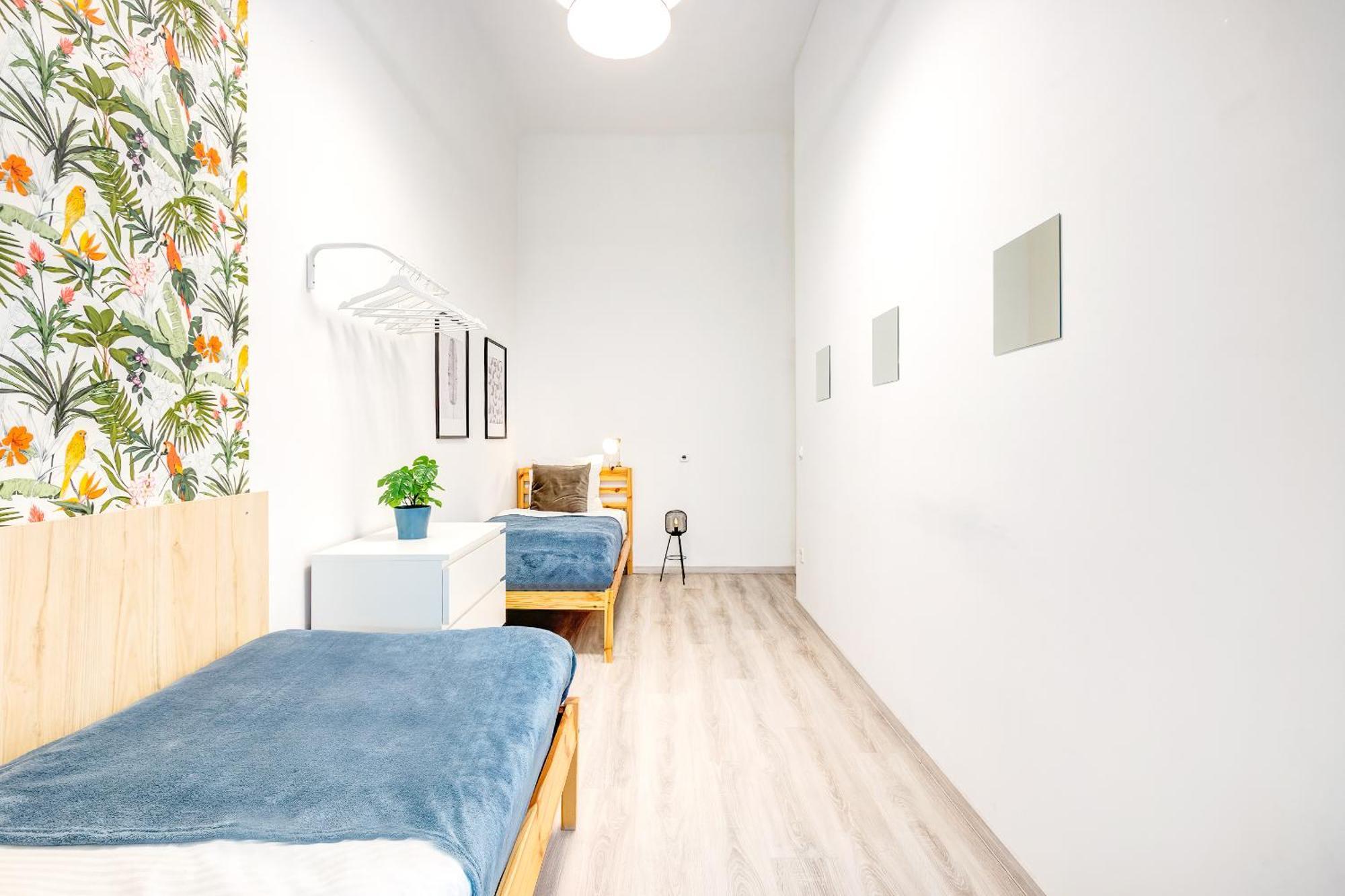 Central And Cozy - In Vivid Neighbourhood Apartment