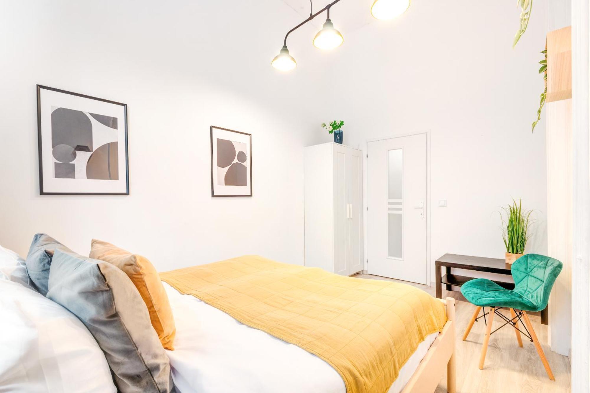 Apartment Central And Cozy - In Vivid Neighbourhood *