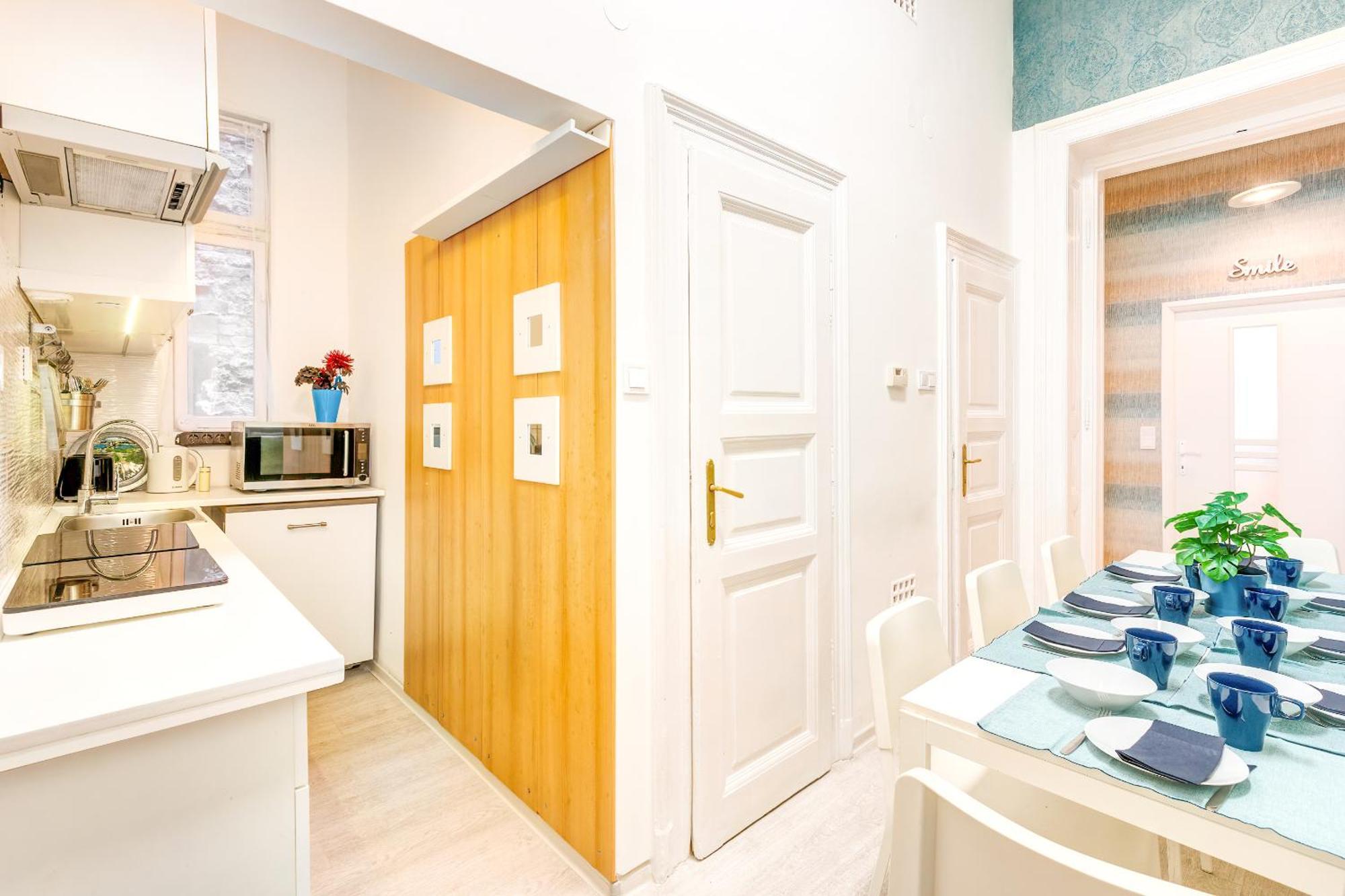 Apartment Central And Cozy - In Vivid Neighbourhood