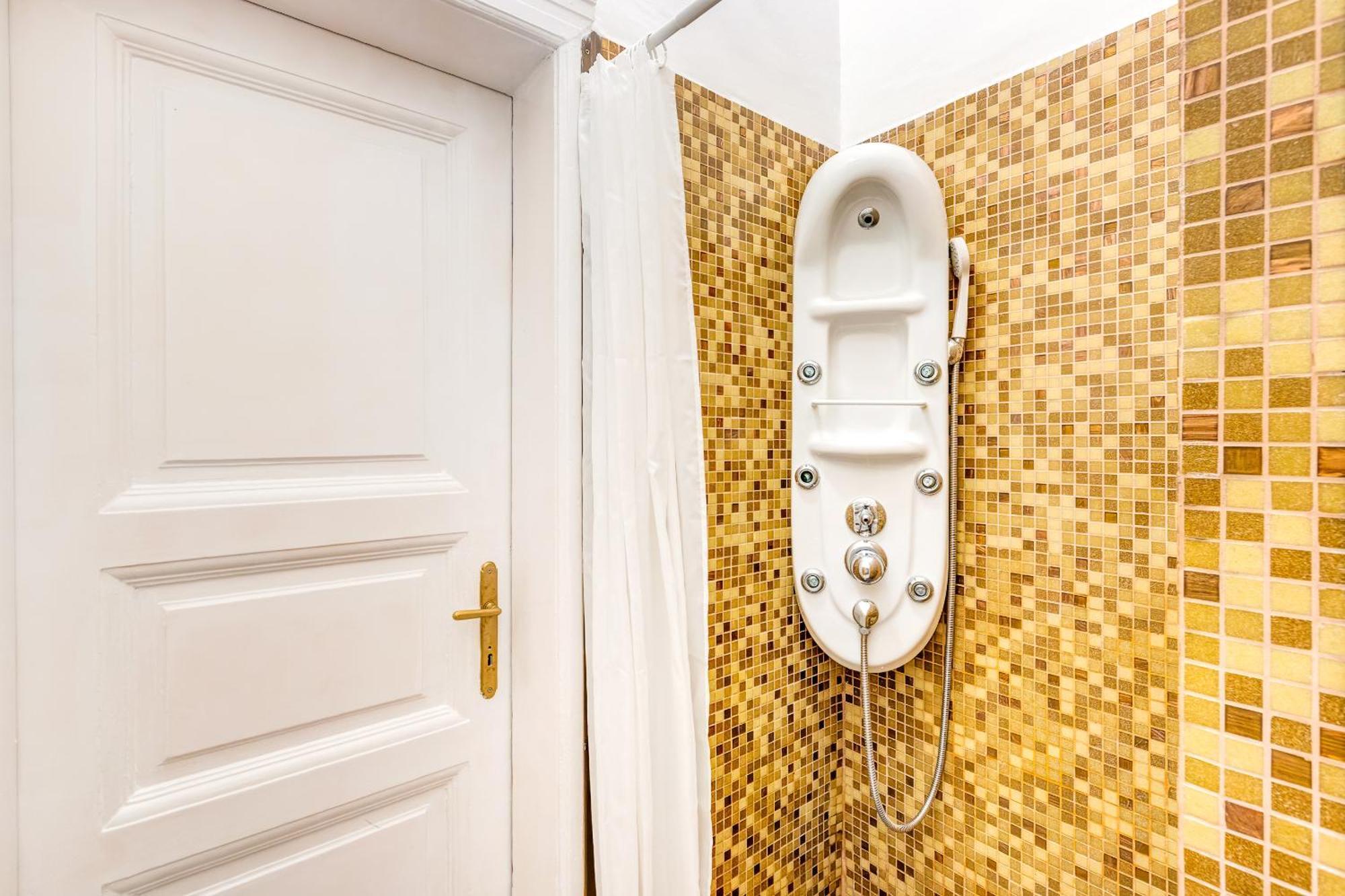 Central And Cozy - In Vivid Neighbourhood * Budapest