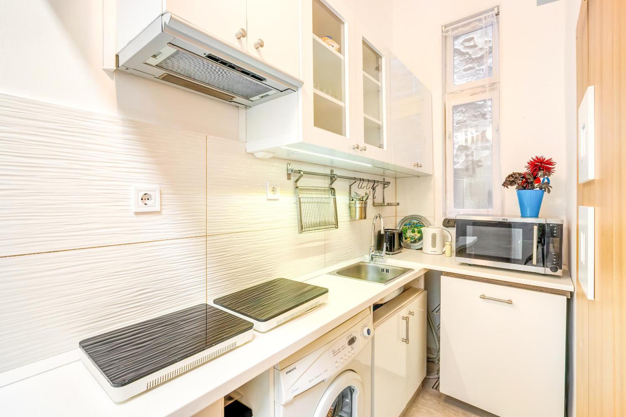 Apartment Central And Cozy - In Vivid Neighbourhood Budapest