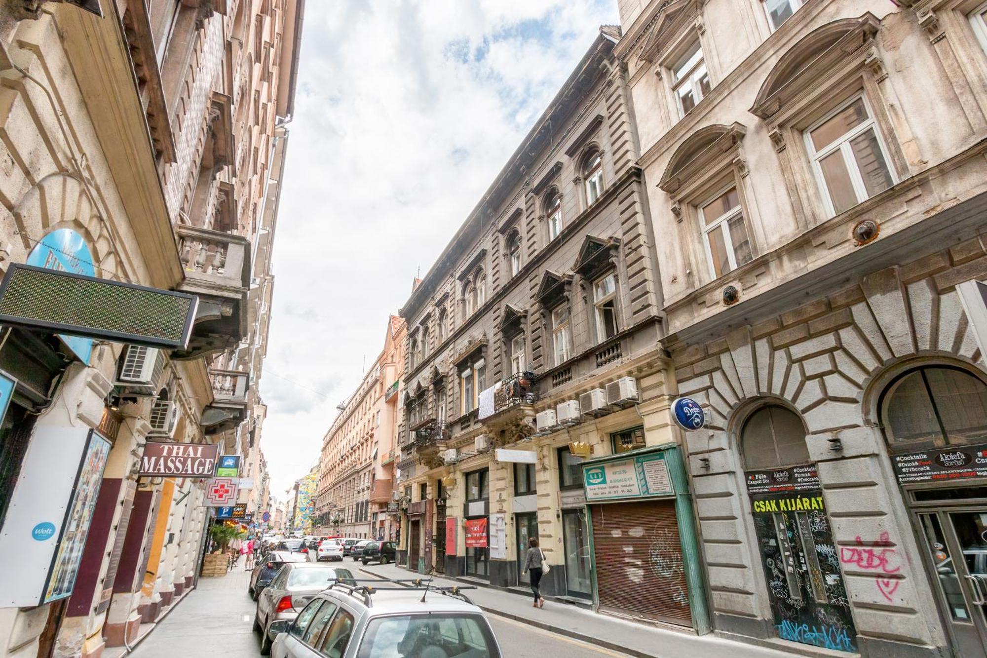 Central And Cozy - In Vivid Neighbourhood Budapest