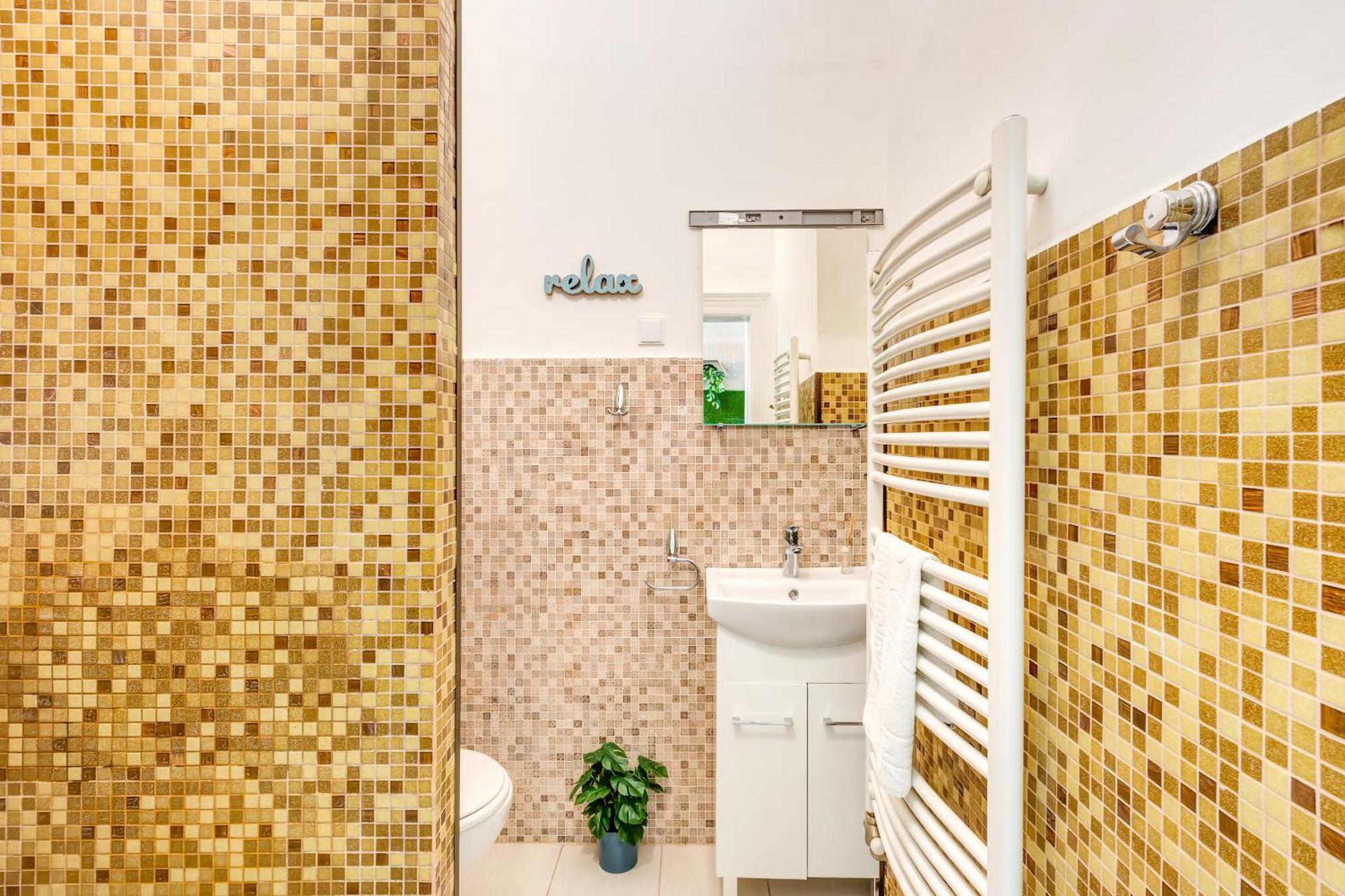 Central And Cozy - In Vivid Neighbourhood Apartment Budapest